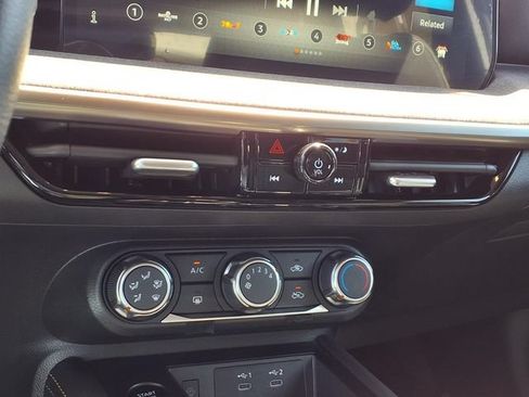 Certified 2025 Nissan Kicks SV AWD/4WD image 7