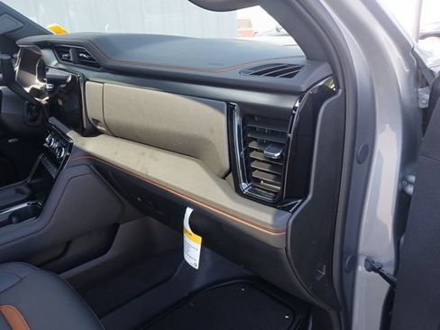 Used 2025 GMC Sierra 2500 AT4 w/ AT4 Premium Plus Package AWD/4WD image 31