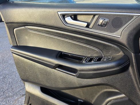 Used 2018 Ford Edge Titanium w/ Technology Package image 37