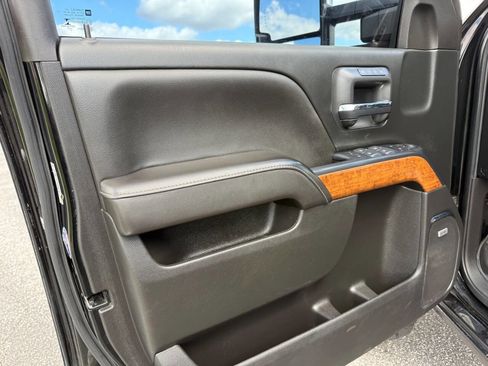 Used 2017 Chevrolet Silverado 2500 High Country w/ Duramax Plus Package image 10