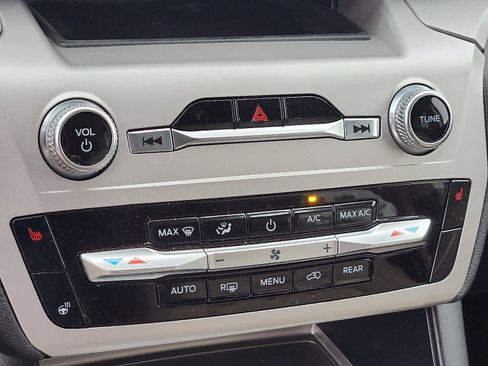 Used 2022 Ford Explorer XLT w/ Equipment Group 202A image 15