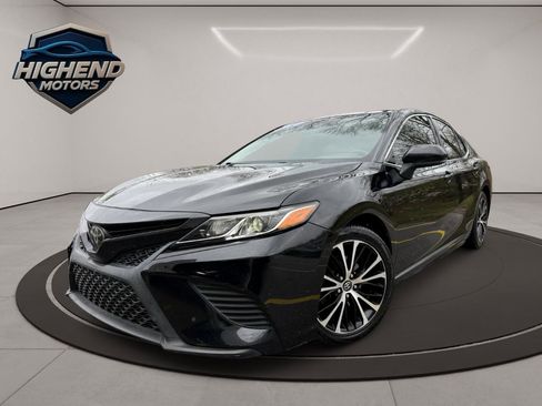 Used 2019 Toyota Camry SE FWD image 2