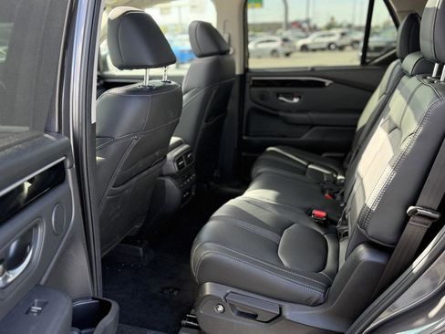 Certified 2025 Honda Pilot Touring image 28