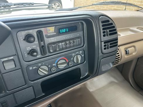 Used 1995 Chevrolet Silverado 1500 4x4 Regular Cab image 28