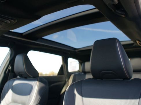 Used 2025 Toyota Crown Signia Limited image 6