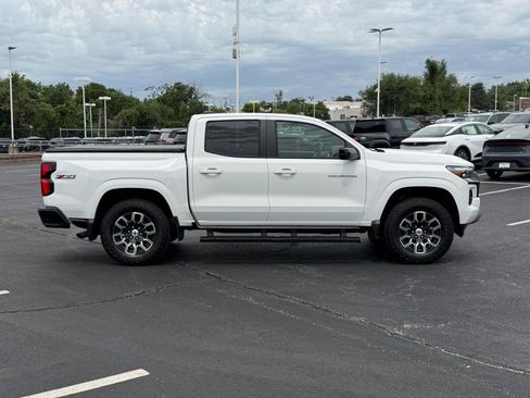 Used 2023 Chevrolet Colorado Z71 w/ Z71 Convenience Package 2 AWD/4WD image 2