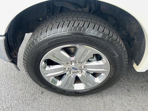 Used 2020 Ford F150 Lariat w/ Equipment Group 502A Luxury AWD/4WD image 9