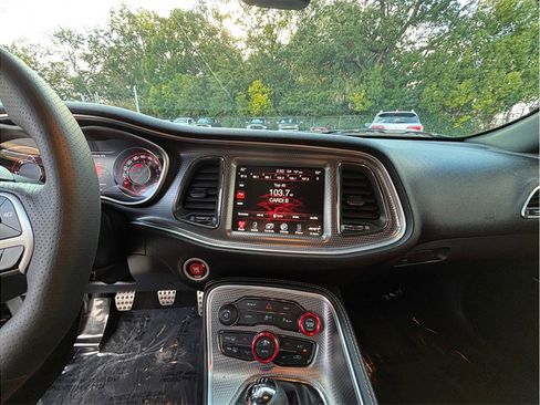 Used 2015 Dodge Challenger SRT Hellcat image 11