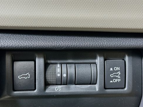 Used 2025 Subaru Forester Limited image 17