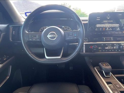 Used 2022 Nissan Pathfinder SL w/ SL Black Package FWD image 5