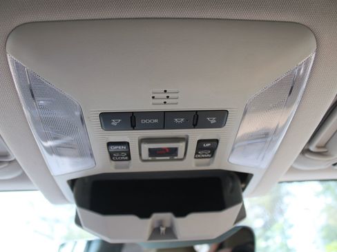 Used 2022 Toyota RAV4 Limited AWD/4WD image 53