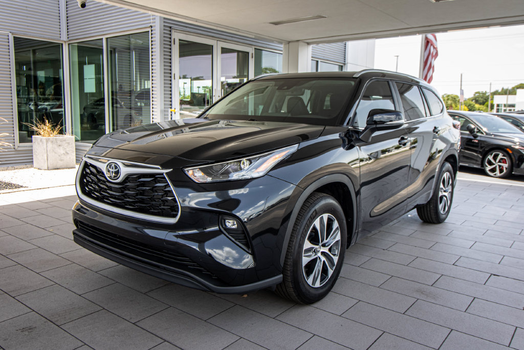 Used 2024 Toyota Highlander XLE FWD image 10