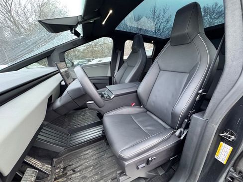 Used 2024 Tesla Cybertruck AWD Crew Cab image 14