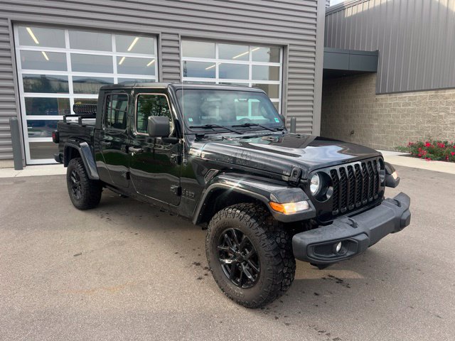 Used 2023 Jeep Gladiator Sport AWD/4WD image 3