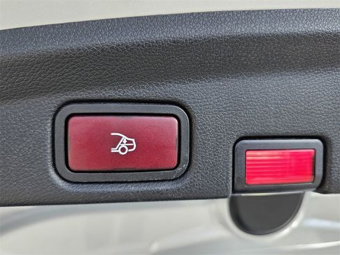 Used 2019 Mercedes-Benz E 450 4MATIC Cabriolet image 36