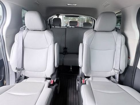Used 2022 Toyota Sienna XLE w/ XLE Plus Package AWD/4WD image 21
