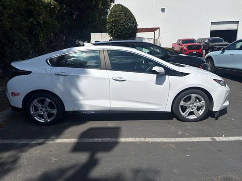Used 2018 Chevrolet Volt LT FWD image 5