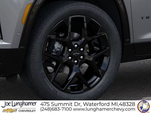 New 2026 Chevrolet Traverse RS w/ LPO, Floor Liner Package AWD/4WD image 9