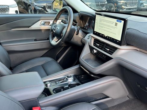 Used 2025 Ford Explorer Active image 14
