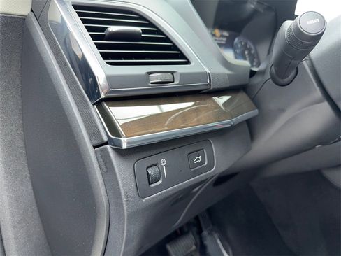 Used 2018 Volvo XC90 T5 Momentum w/ Convenience Package image 52