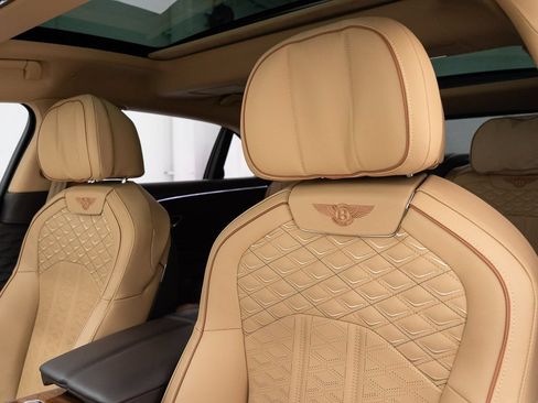 Used 2025 Bentley Flying Spur Plug-In Hybrid AWD/4WD image 16