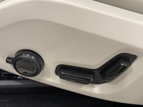 New 2026 Volvo XC60 B5 Ultra w/ Climate Package image 24