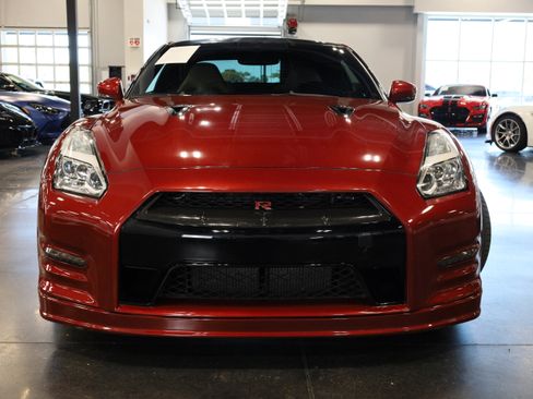 Used 2015 Nissan GT-R Premium image 3