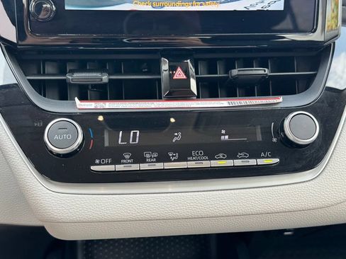 Used 2025 Toyota Corolla LE w/ Convenience Package FWD image 20