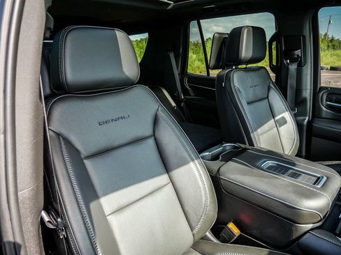 Used 2024 GMC Yukon Denali w/ Advanced Technology Package AWD/4WD image 20
