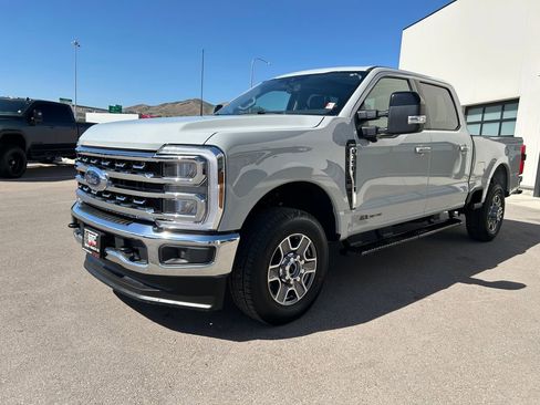 Used 2026 Ford F350 Lariat AWD/4WD image 2