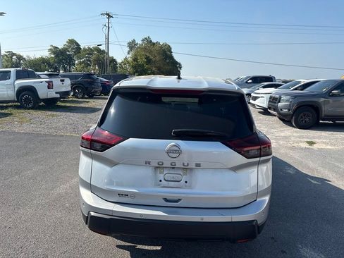 Used 2024 Nissan Rogue S FWD image 6
