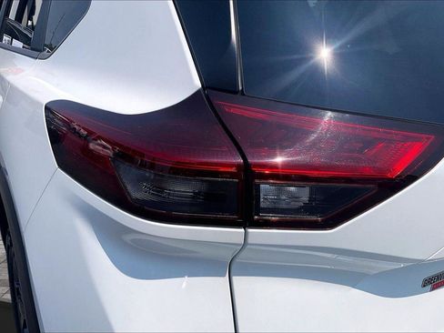 Certified 2024 Nissan Rogue SV FWD image 30