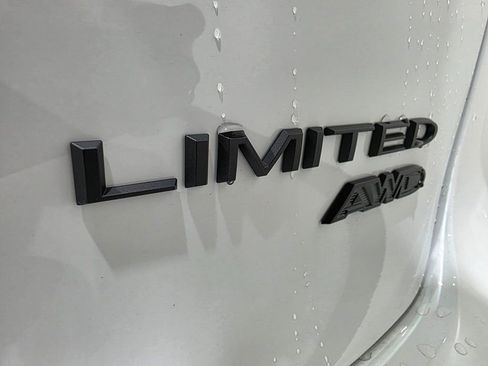 New 2026 Chrysler Pacifica Limited w/ S Appearance Package AWD/4WD image 37