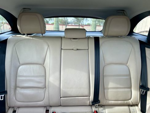 Used 2018 Jaguar F-PACE Prestige image 16