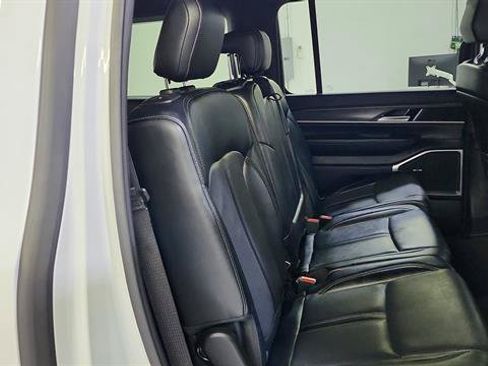 Used 2024 Jeep Wagoneer L Series II RWD image 28