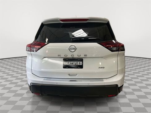 Used 2025 Nissan Rogue SV image 4