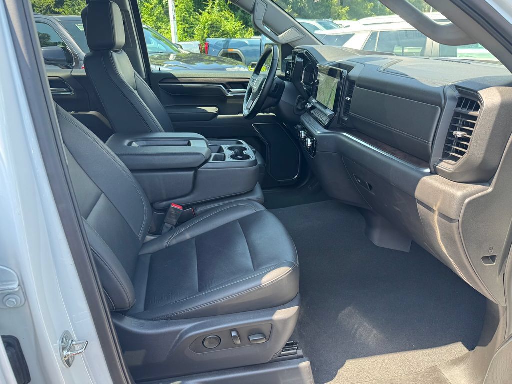 Used 2025 GMC Sierra 1500 SLT AWD/4WD image 26