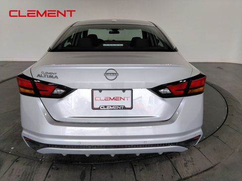 Used 2025 Nissan Altima 2.5 SV image 6