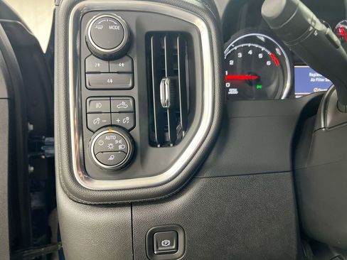 Used 2021 Chevrolet Silverado 2500 LT w/ Convenience Package image 18