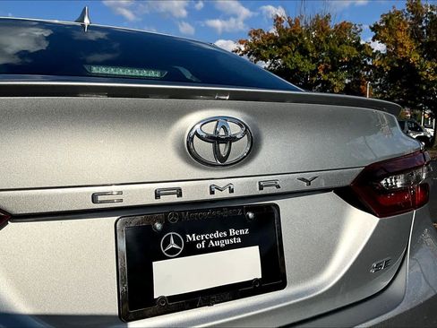 Used 2023 Toyota Camry SE image 9