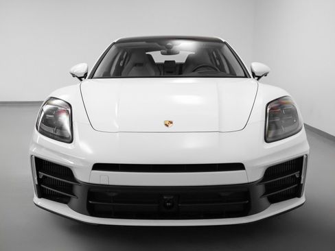 Certified 2025 Porsche Panamera 4 image 8