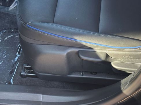 Used 2025 Buick Envista Sport Touring image 23