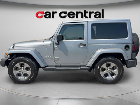 Used 2018 Jeep Wrangler Sahara w/ Connectivity Group AWD/4WD image 2