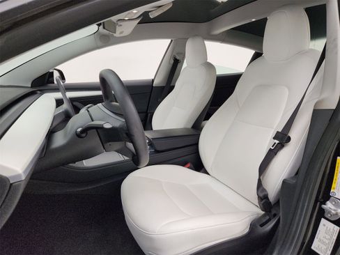 Used 2021 Tesla Model 3 Performance image 9