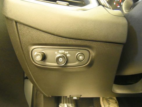 Used 2022 Chevrolet Equinox Premier AWD/4WD image 39