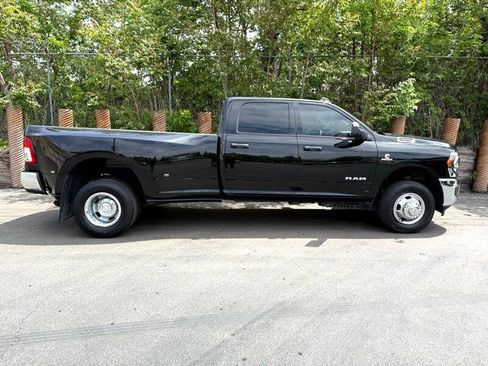 Used 2022 RAM 3500 Tradesman image 9