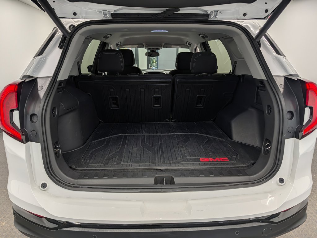 Used 2023 GMC Terrain SLE w/ Driver Convenience Package AWD/4WD image 29