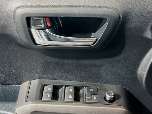 Used 2018 Toyota Tacoma TRD Off-Road image 14