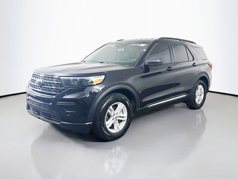 Used 2022 Ford Explorer XLT image 4