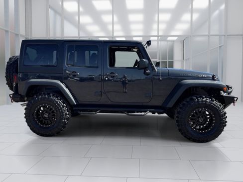 Used 2016 Jeep Wrangler Unlimited Rubicon w/ Connectivity Group AWD/4WD image 7
